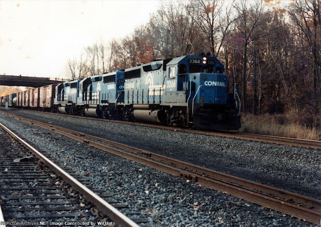 Conrail GP40-2 3366